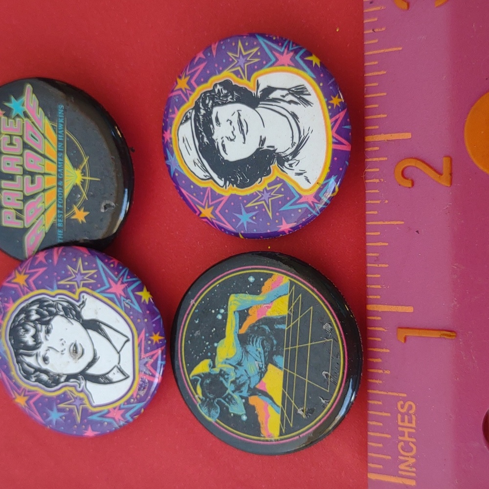 Stranger Things Buttons New - Picture 3 of 3